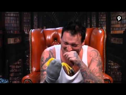 Big brother Anders bryter ihop under dockuppdraget