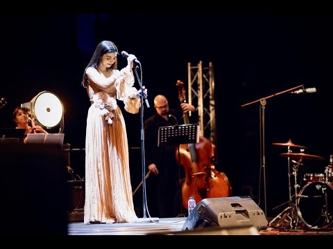 Alexandra Usurelu - Iubeste-ma si-o sa ne-ajunga (Live, Teatrul National Iasi)