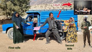 Download lagu The husband goes to court to check the divorce status and end his marriage with the second wife. mp3