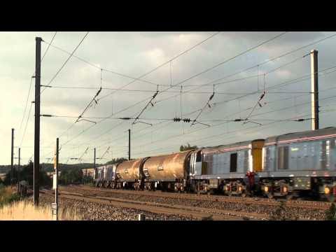 Debranded DRS 20305, 20304, 20301 & 20302 amble south at East Hyde - 6M08