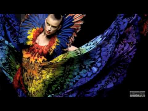 Tribute to Alexander McQueen - Best Moments in Fashion! - Zeitgeschmack.com