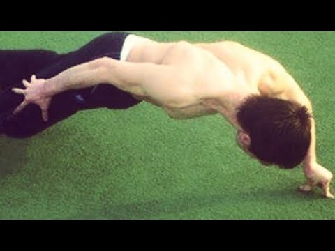Bruce Lee’s Two Finger Push Up Is Still an INSANE World Record Today