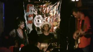 Rosie Flores : Love Hurts