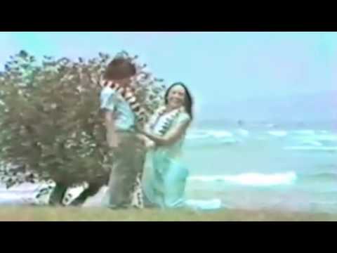 Video Angelina tưởng nhớ mẹ Marcheline Bertrand