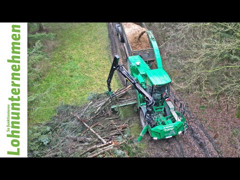 LU Ostendorf: Holz hacken mit 800 PS