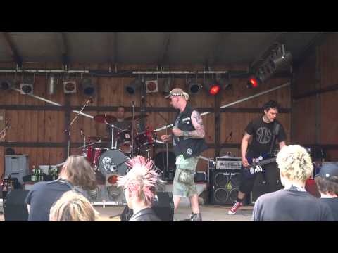 Restmensch - live auf der Open Air Höhnie Party 2015 in Peine