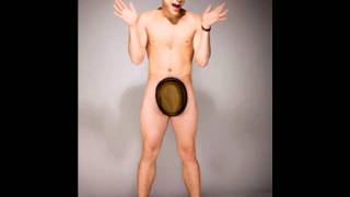 Olly Murs poses nude
