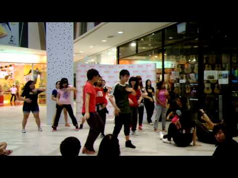 121012 KPOP Dance Off Vol 28: Girls' Generation-TTS - Twinkle