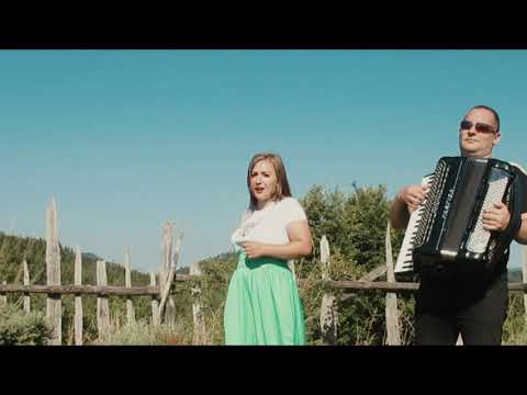 Янко Иванов и Юски Мочурска-Станка лозе бере