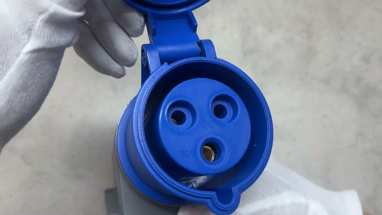 Розетка настінна 220V 3*32A поліамід IP44 Bemis BC1-3403-2535