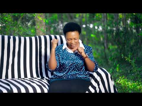 Pastor Djuna Kashira ft Martha Mwaipaja NIPE SAA MOJA(Official Video)