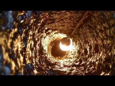 Mocno zawalony komin przez smołe