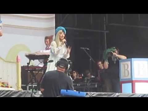 Melanie Martinez - Cake (Live At Lollapalooza In Chicago's Grant Park)