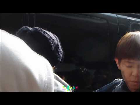 [Fancam] 111218 BEAST Doojun (오빠오빠!!) - Back from Japan @ Gimpo Airport