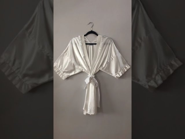 Vídeo relacionado con ArtiDeco Vestido Kimono Pijama de Seda Novia Kimono de Seda Ropa de dormir de Satén Estampado Pavo Real