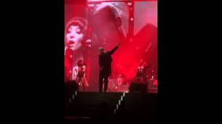 Let me entertain you e intro Rock in Rome Robbie Williams