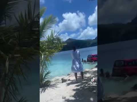 HUAHINE, UNE VOITURE DANS LA MER 🤣🤣🤣🤣🤣🤣🤣🤣🤣