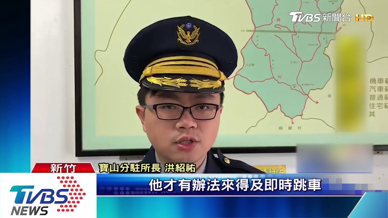 悚!砂石車過彎失速翻覆 騎士跳車保命