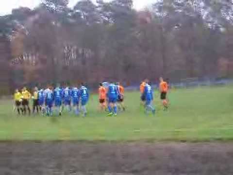 MECZ   BŁĘKITNI GĄBIN   ŁOMIANKI WA WA  26 X 2013 rok 1)