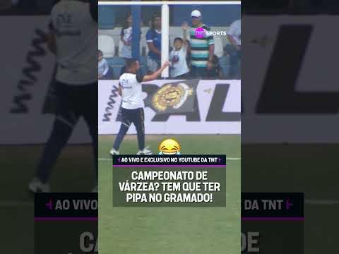 PIPA NO GRAMADO! A VÁRZEA É MUITO RAÍZ! #shorts
