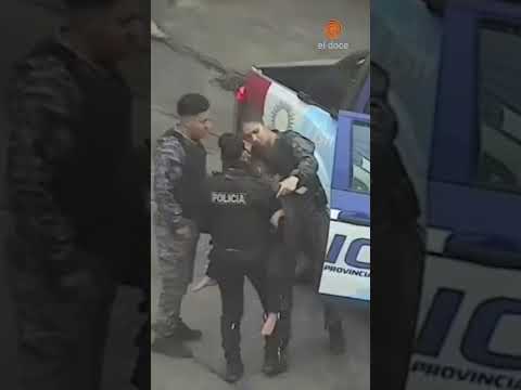 Un NENE fue encontrado CAMINANDO SOLO por las calles de Córdoba con una motito de juguete