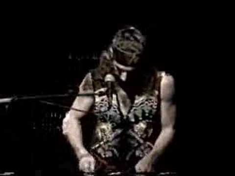 Drumming: SimonPhillips demonstrates practising rudiments