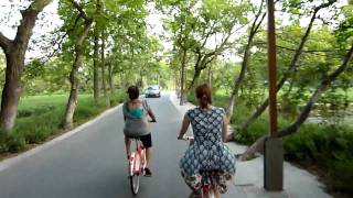 preview picture of video 'Cruising through the tea fields in HangZhou, China'