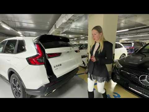 The classic Honda CR-V. Fox Rolls