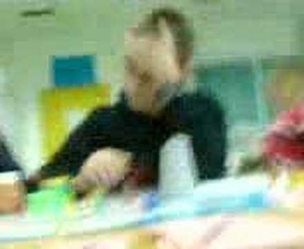 Stefan kriegt ne glaskugel in die Fresse x)