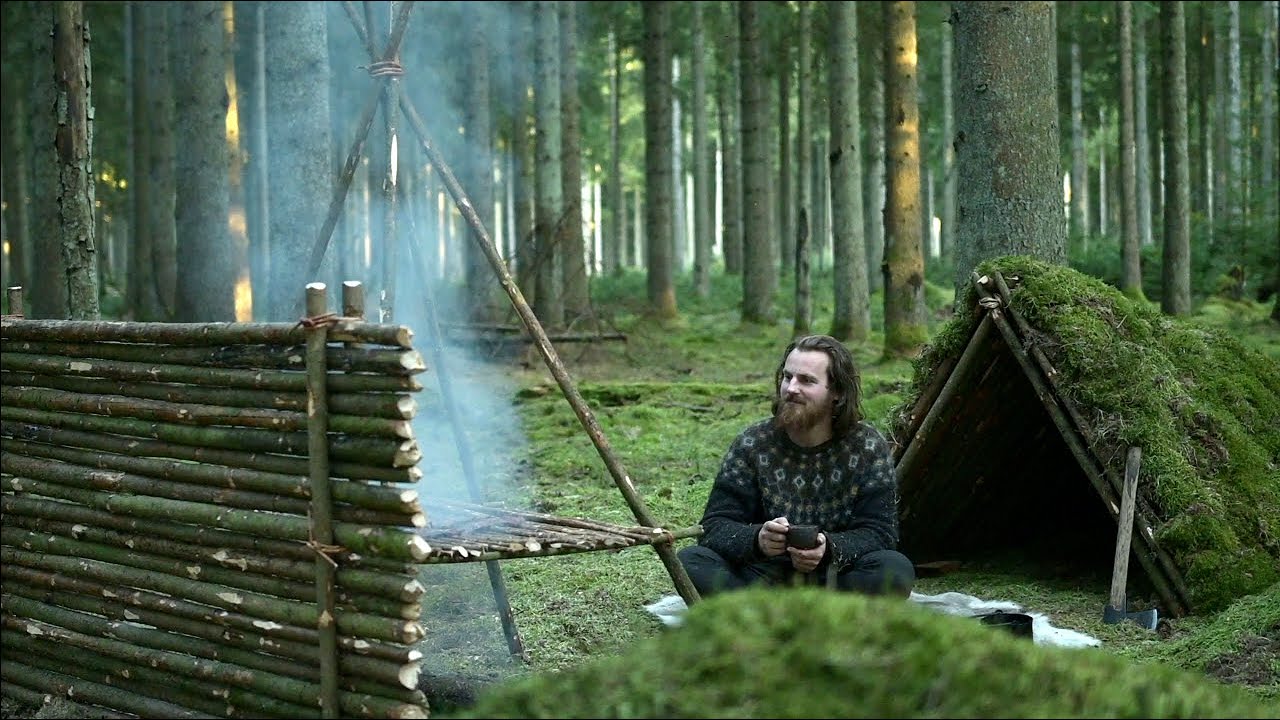 3 days bushcraft trip - making primitive shelter, drying meat, baking bread, homemade axe etc.