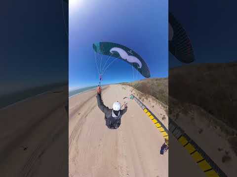 Getting a drink at the beach 😁 #shorts #paragliding #soaring #zoutelande #netherlands