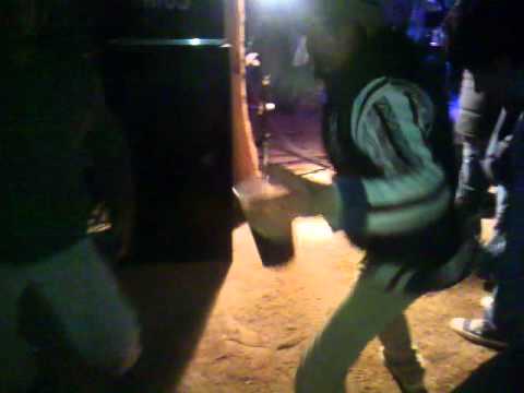 Los pibes del árbol rompiendo discotecas