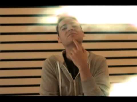 Malkia & Paco   Ostavam Sebesi