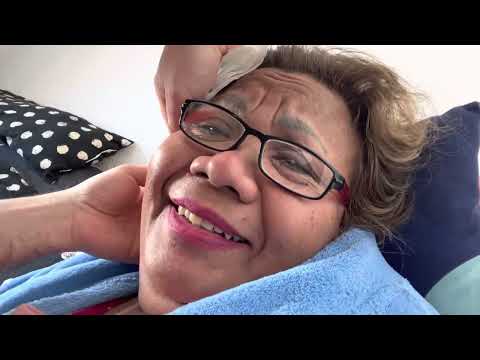 ~Brondong Bule Gemes Liat Jerawat di Wajah Istri tercinta Mantan Janda tua Asal Indonesia ~