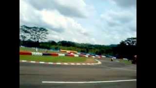 preview picture of video 'vespa balap indonesia at sentul 2012 desember'