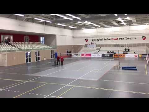 Timelapse: van lege hal tot volleybal-arena