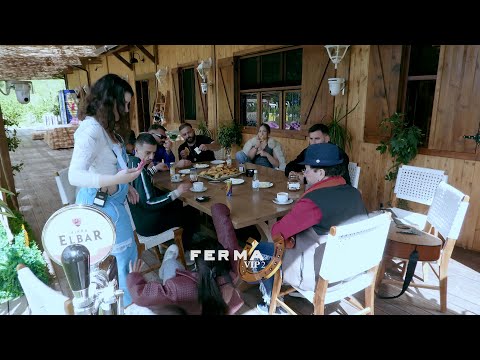 Keisi rrëzohet nga karrigia, Alba e ndihmon, fermerja: Ngrihem vetë | Ferma Vip