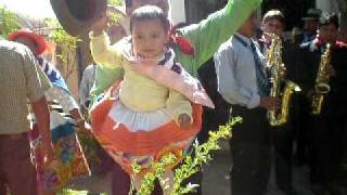 preview picture of video 'Anika y papá bailando en Sicaya -cementerio 2009'