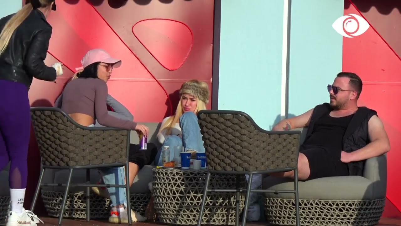 Je shumë e vogël/ Mikela dhe Ronaldi debatojnë: Je provokator!