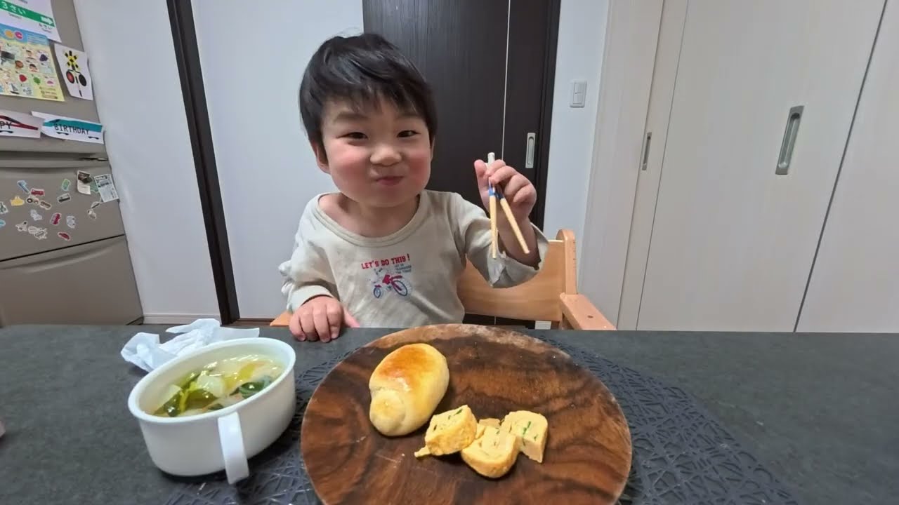 落ち着きなくご飯を食べる💢3歳５ヶ月boy👦🥣