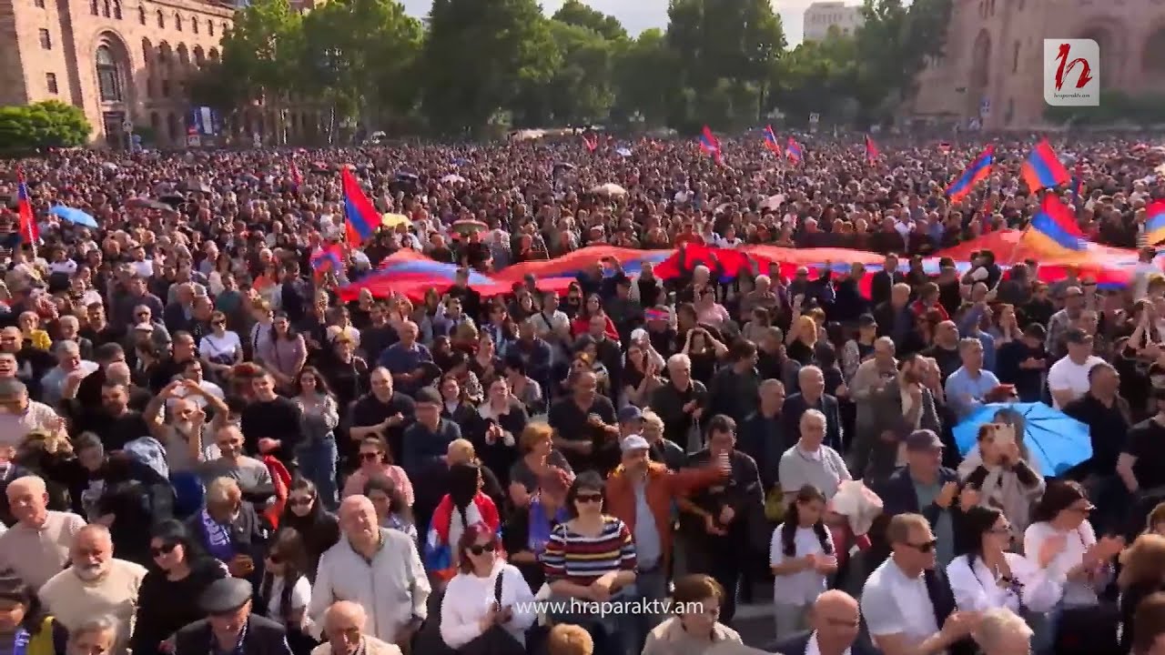 Հանրապետության Հրապարակում քաղաքացիները վանկարկում են «Սրբազա՜ն-Վարչապե՜տ»