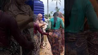 Download lagu janda sama gadis habis mandi lumpur 😁 #gadisdesa #jandadesa mp3