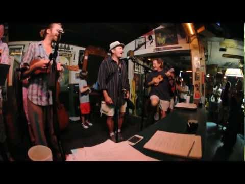 Steve Mastro  plays at The Green Parrot Ukulele Association