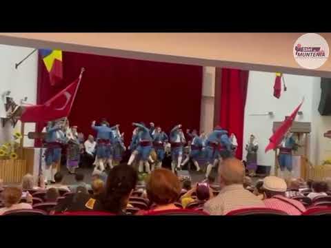 Grup de dansatori din Turcia, condus de corerafu turc Salih Onsoy