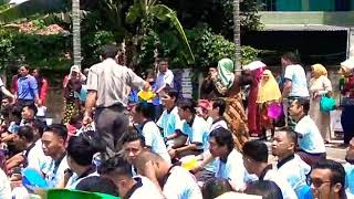 preview picture of video 'Pemandian dan pelepasan alumni baru universitas tridinanti palembang'