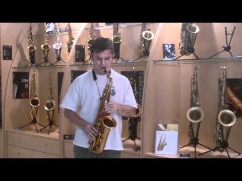 Baptiste Herbin plays the Reference alto at the Selmer Paris showroom