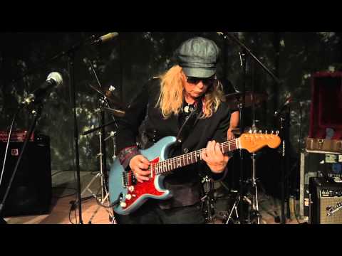 Debbie Davies - Wrong Man For Me - Don Odells Legends.mov