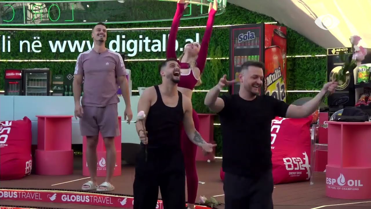 Surprizë nga ajri për Selin dhe Gimbo, oborri mbushet me trëndafila