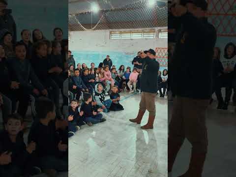 Visita do grupo Som do Sul a Escola Padre Aleixo, em Ibiraiaras/RS. Viva o Mês do Gaúcho!