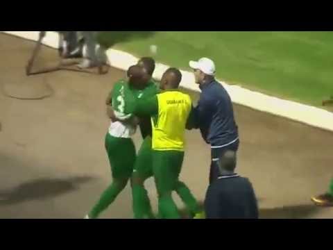 JOGADOR DO GUARANI AGRIDE ARBITRO EM JOGO PELA SERIE C.